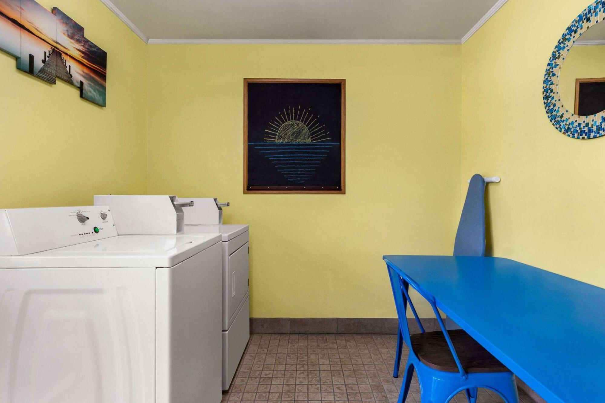 Days Inn By Wyndham Kuttawa/Eddyville Buitenkant foto
