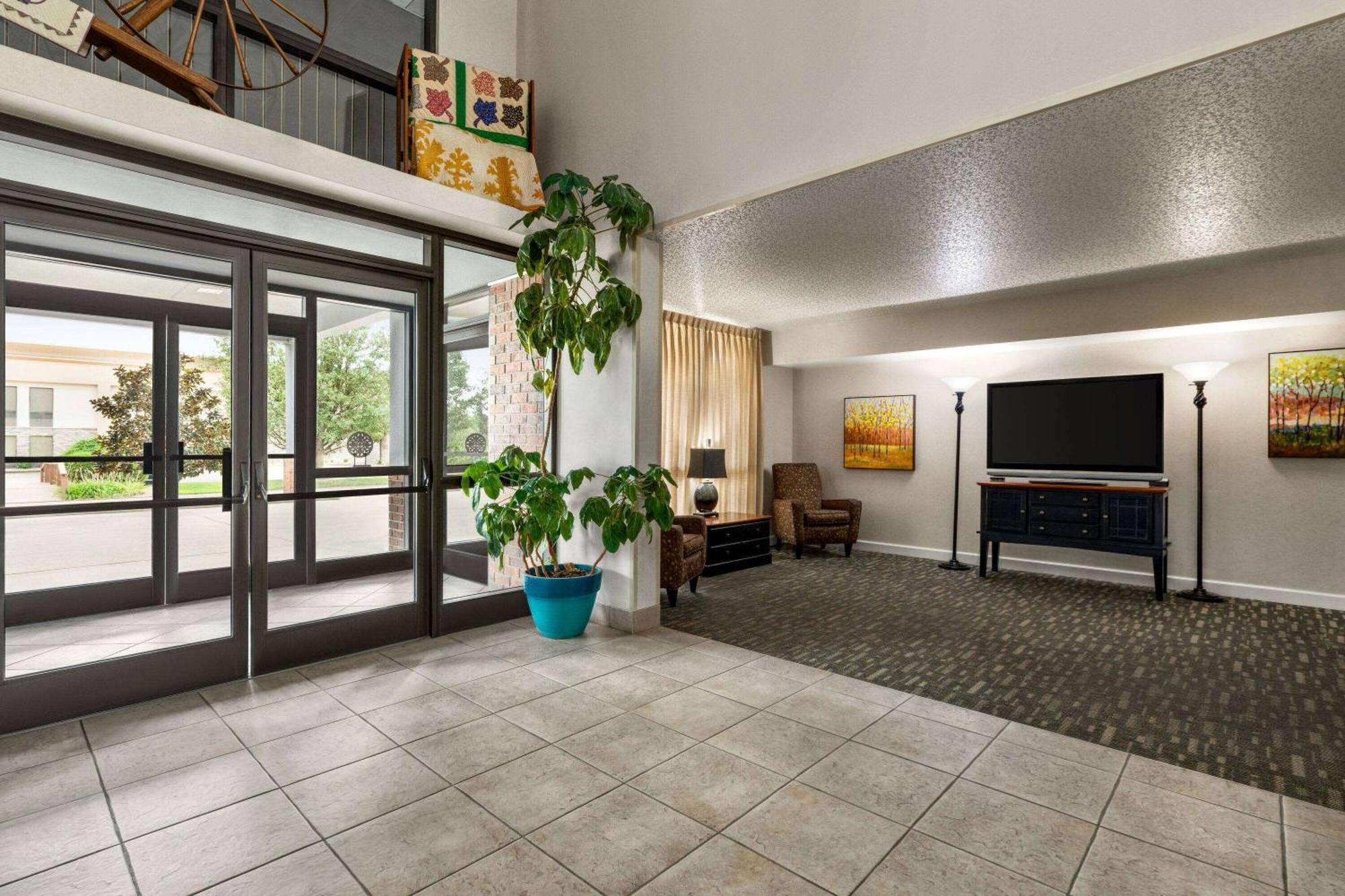Days Inn By Wyndham Kuttawa/Eddyville Buitenkant foto